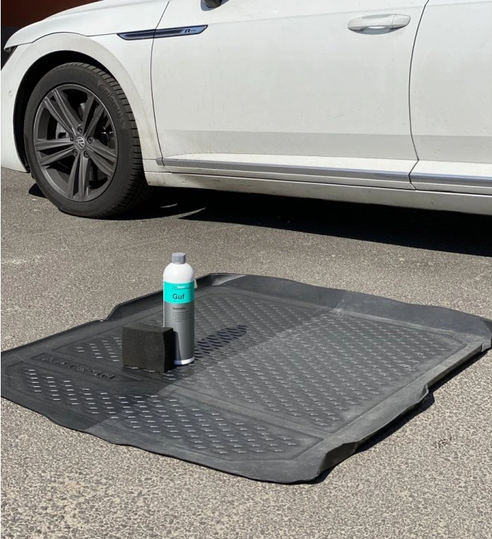 Jak vyčistit gumové koberce do auta