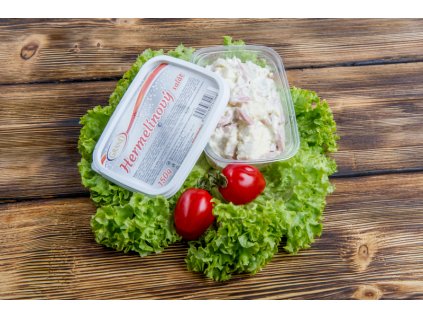 Salát se sýrem camembert