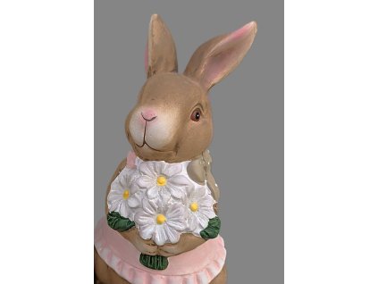 Králík s květinou