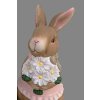Králík s květinou
