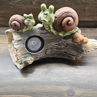 🐌 na pařezu se solárním světlem ☀️