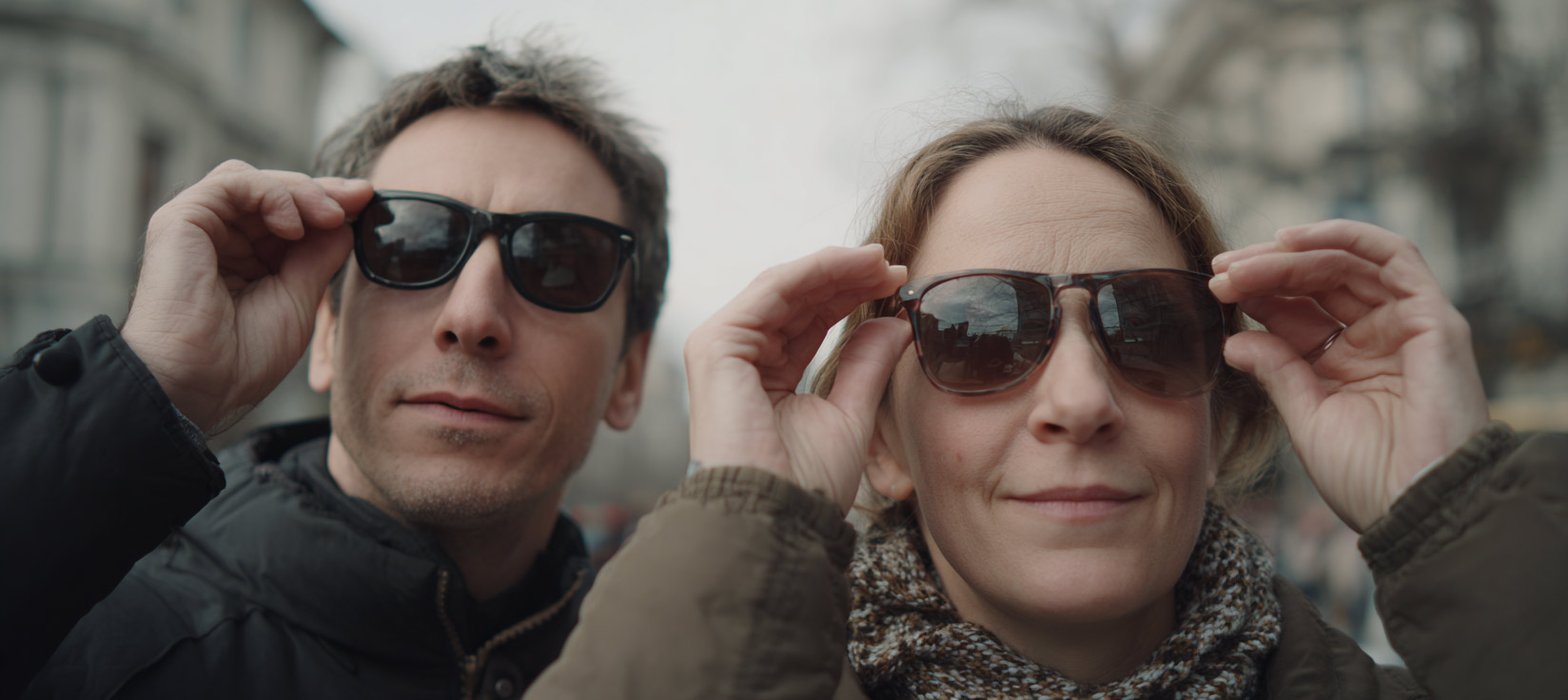 Polarizační vs. nepolarizační sluneční brýle: Které jsou pro vás lepší?