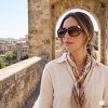 Slunecni bryle GUESS GU7841 56B W lifestyle 002 web