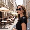 Slunecni bryle GUESS GU7813 01B W lifestyle 002 web