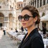 Slunecni bryle GUESS GU7813 01B W lifestyle 003 web