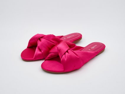 Pohled na pár Pantofle dámské saténové s textilní ozdobou mašle růžové Lolly