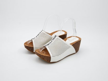 Pohled na pár Pantofle dámské na korkovém klínku v moderním designu bílé Lady