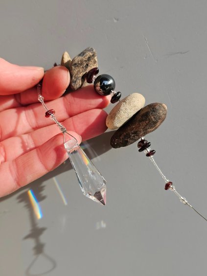 Říční závěs s granátem, hematitem a broušeným kyvadlem