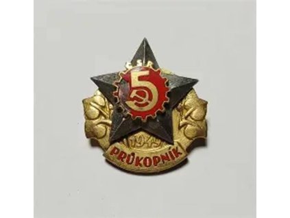 Parodie na socialistickou pětiletku.