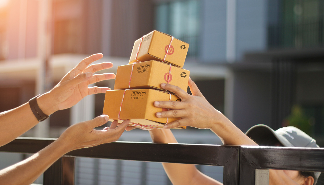 Prázdninový režim snižuje poštovné