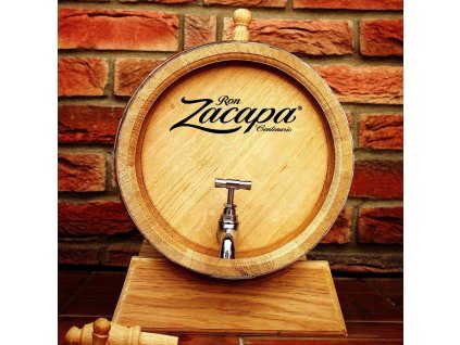 Ručně vyrobený dřevěný sud z dubu Zacapa s kohoutkem a podstavcem