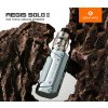 Vape mod Geekvape Aegis Solo 3 v světle modré barvě se stříbrným clearomizerem na skalách