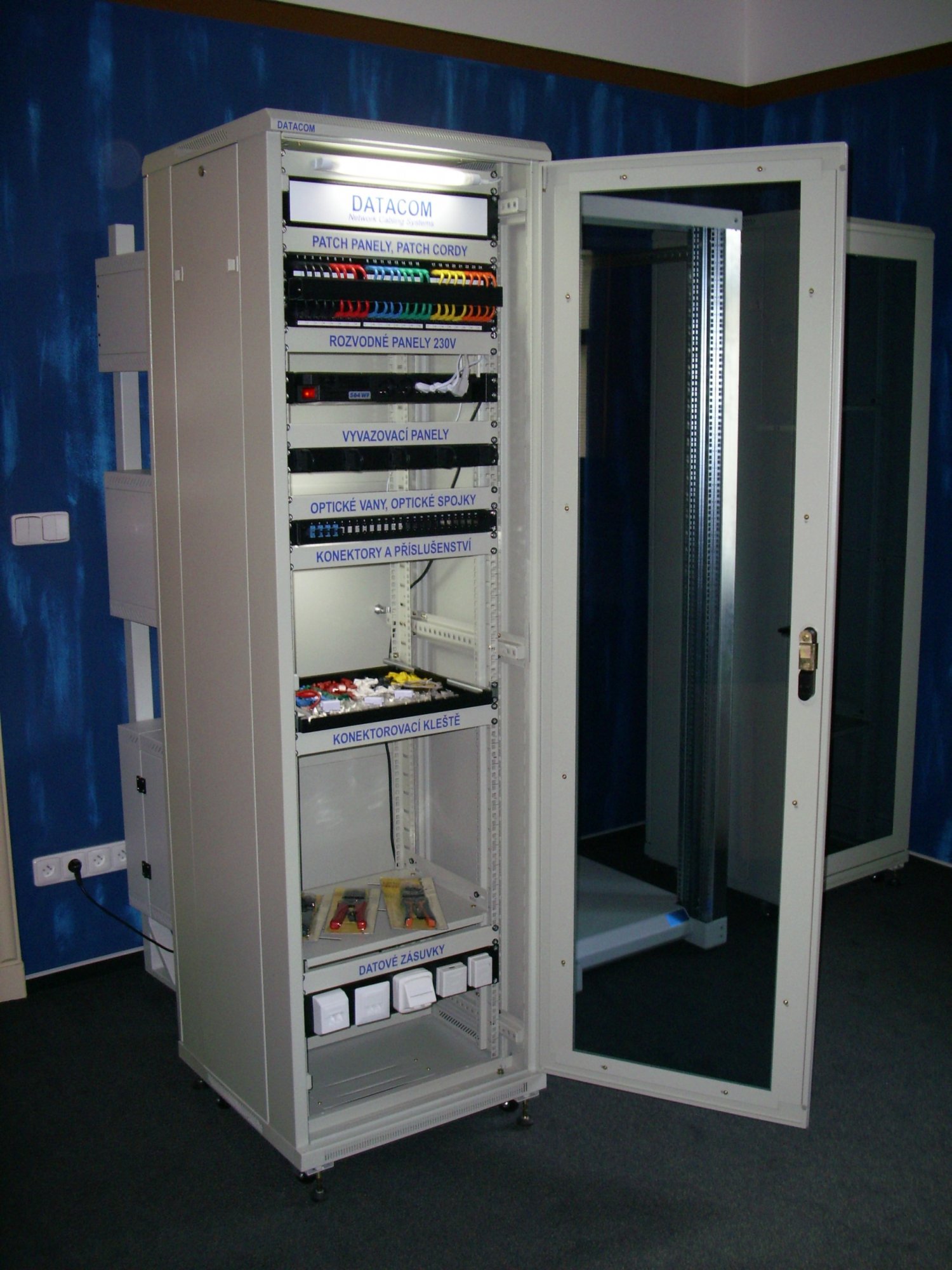Datacom 19"rack stoj. 35U/600x600 Rozebíratelný