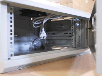Datacom 19"rozv.jednodílný 4U/ hl.450mm plechové dveře
