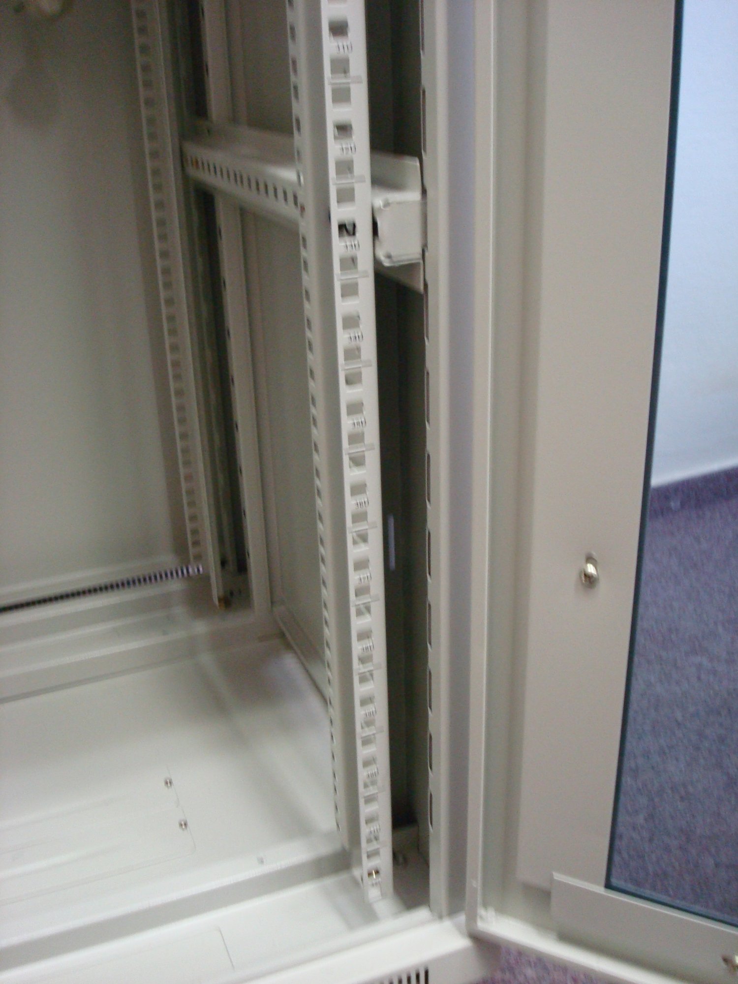 Datacom 19"rack stoj. 42U/600x800 Rozebíratelný