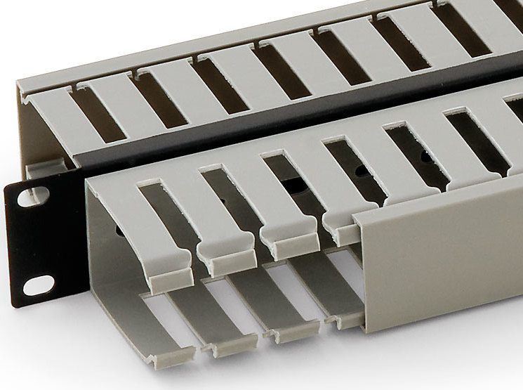 Triton Vyvazovací panel 1U 19" oboustranná plast. lišta