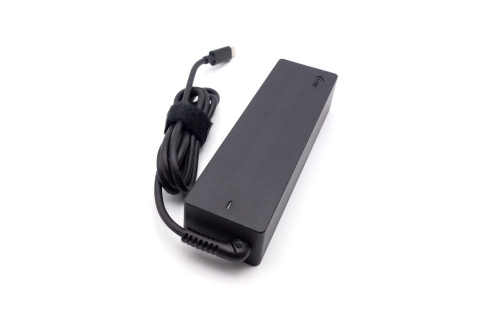 i-tec USB-C Metal Ergonomic 4K 3x Display Docking Station with Power Delivery 85W + i-tec Universal Charger 100W (bundle