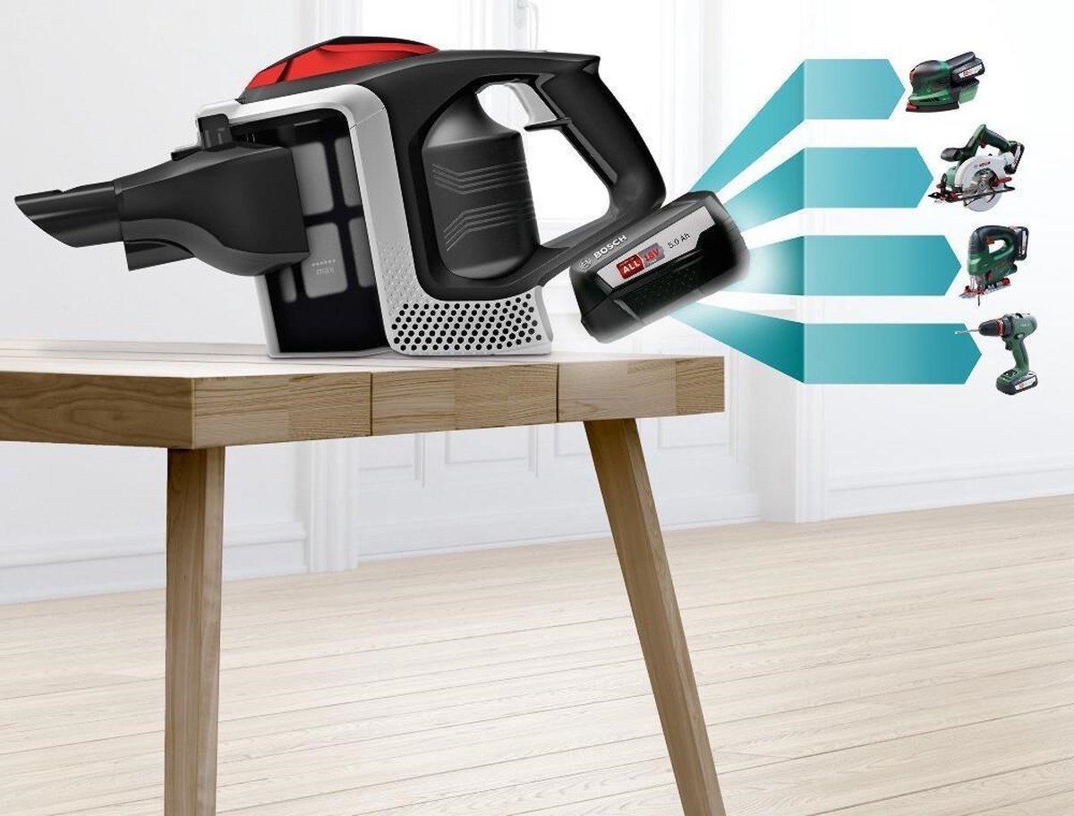 Bosch Unlimited Series 8 tyčový vysavač, akumulátorový, 63 dB, bezsáčkový, černá