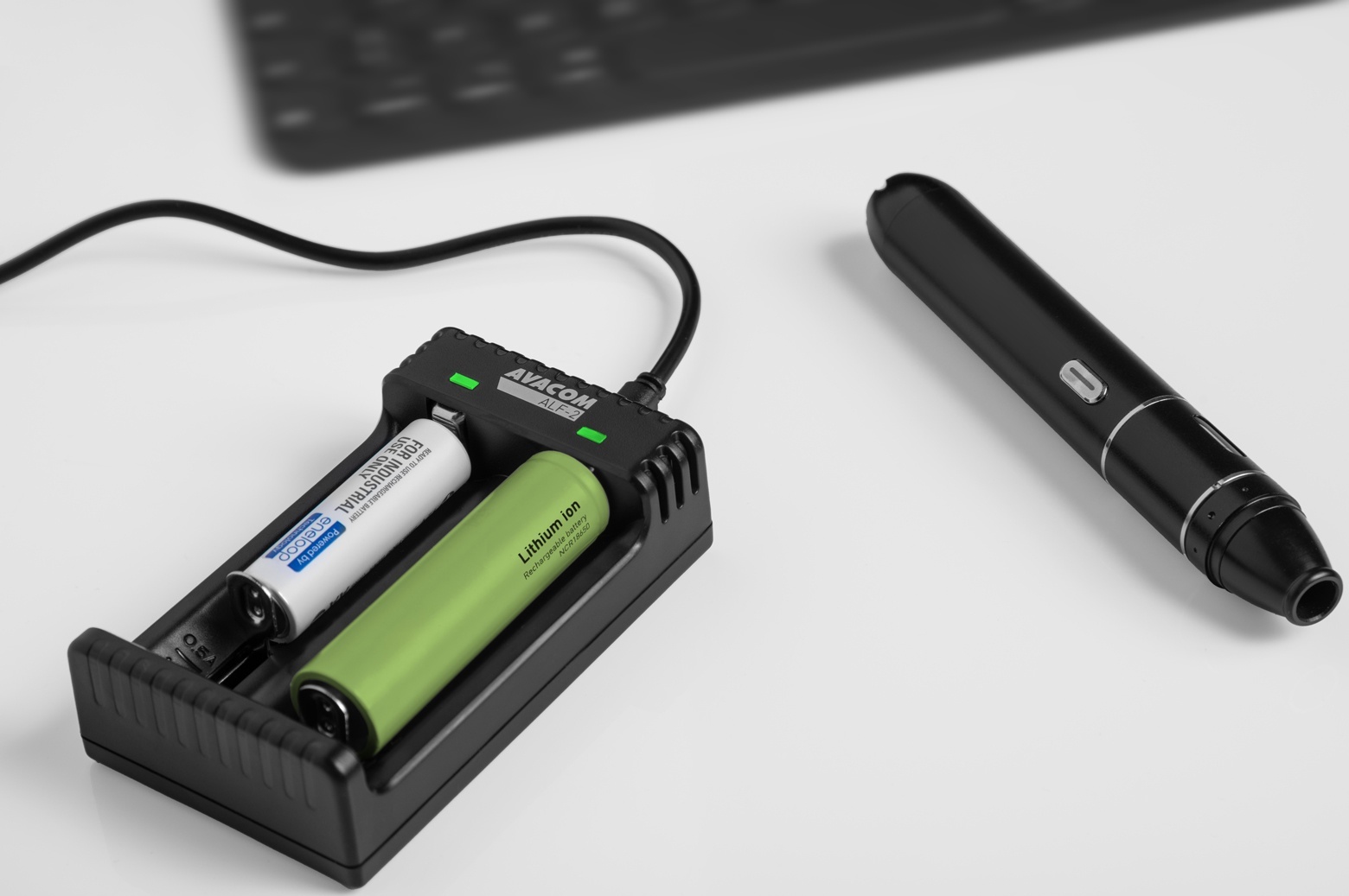 AVACOM ALF-2 - USB nabíječka baterií Li-Ion 18650, Ni-MH AA, AAA