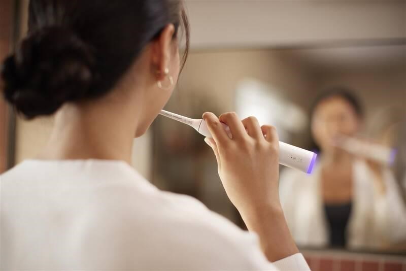 Philips Sonicare 6500 Gentle clean sada elektrických zubních kartáčků, 2 kusy, černá a bílá