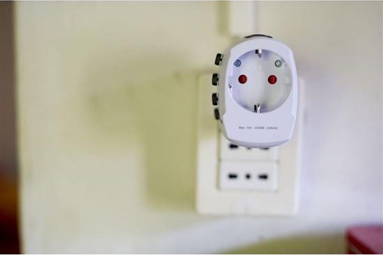 SKROSS cestovní adaptér PRO, 6.3A max., uzemněný, univerzální pro celý svět