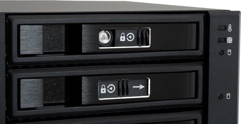 CHIEFTEC SATA/SAS Backplane CBP-2131SAS, 2 x 5.25" pozície pre 3 pevné disky SAS/S-ATA, Hot-Swap, celohliníkové
