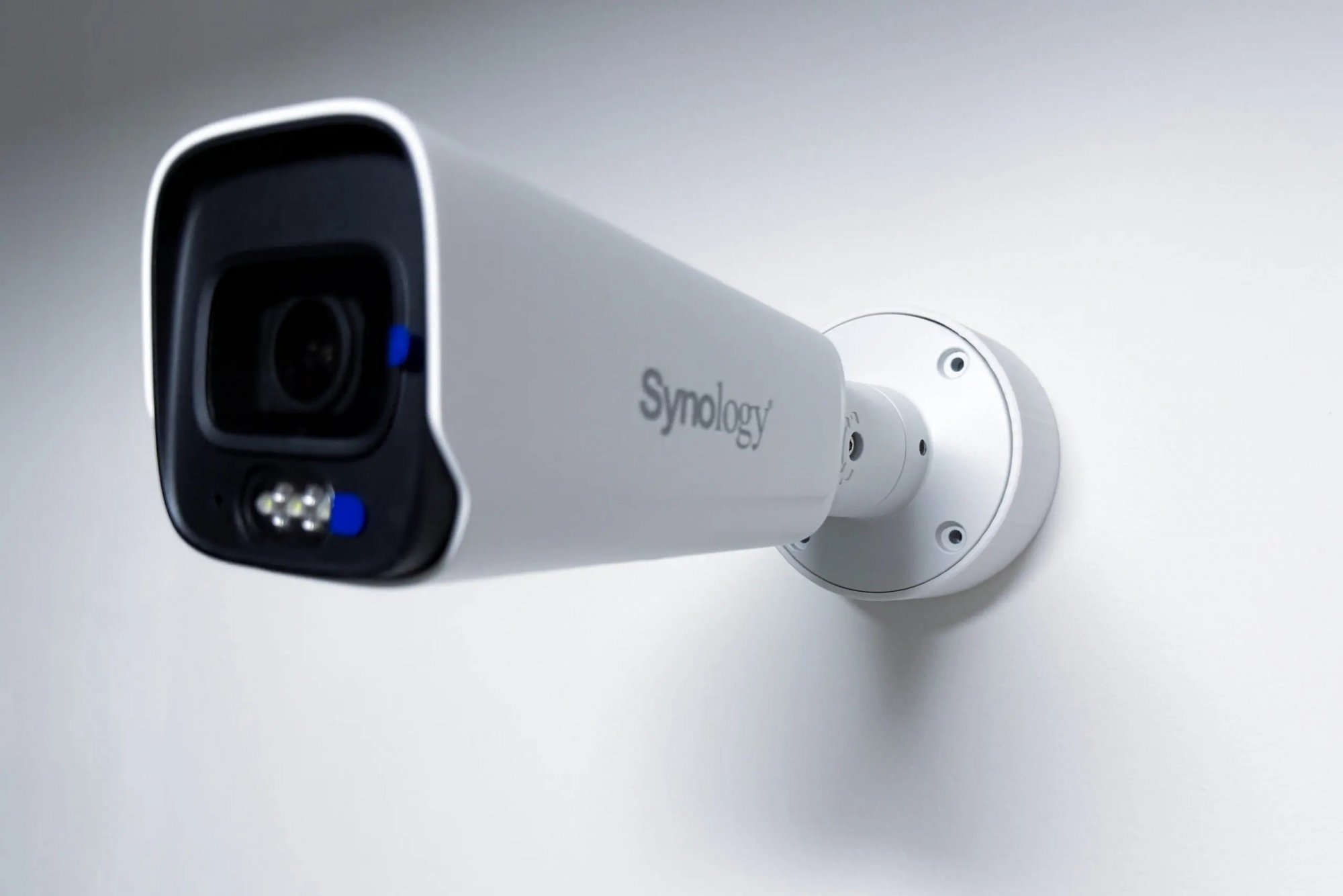 OEM Synology D-SBC800-C - Držák pro kameru Synology BC800Z na stěnu i strop