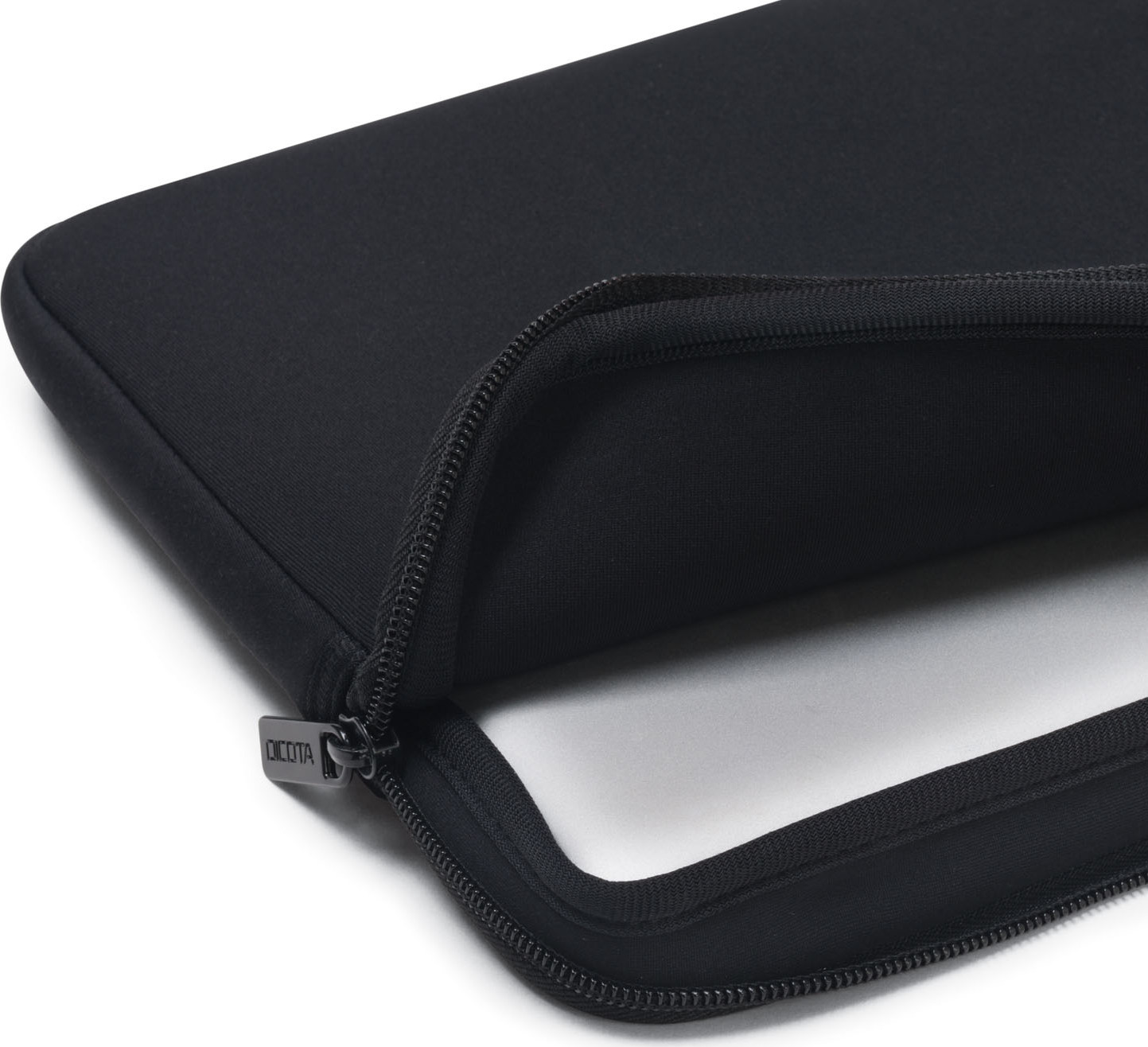 DICOTA Perfect Skin 13-13.3, Black