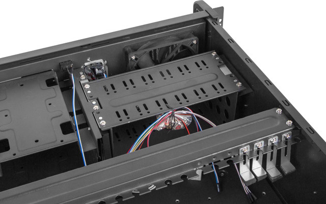LANBERG SERVEROVÉ ŠASI PRO MONTÁŽ DO RACKU ATX 450/10 19"/4U