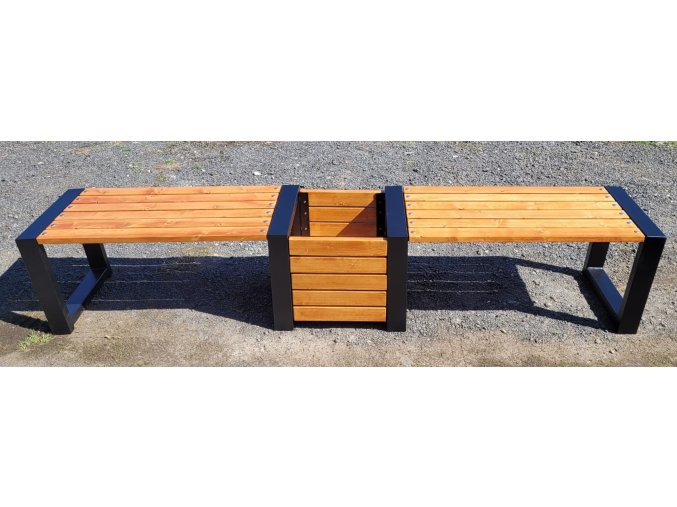 Lavička s květináčem