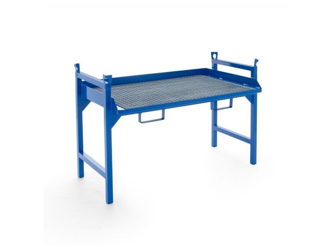 1270 01 stojan se zachytnym prostorem a rostem pro ulozeni nadob a kanystru