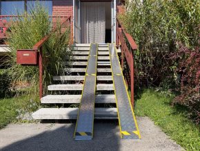 Nájezdy pro invalidní vozíky ( S ) do 2 m (sklopné / napevno)