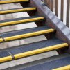 Protiskluzový sklolaminátový profil na schod – široký, černá/žlutá, 80 cm - BY 2121H2
