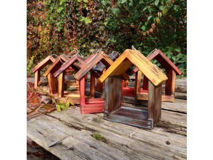 Krmítko pro ptáky- malý domeček