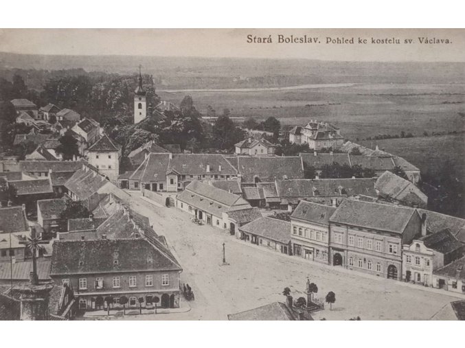 Stará Boleslav. Pohled ke kostelu sv. Václava.