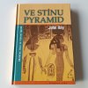 Ve stínu pyramid (2003)