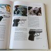 Velká encyklopedie pistolí a revolverů (2002)