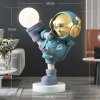 Kosmonaut na měsíci  moderní interiérová socha 125 Cm.