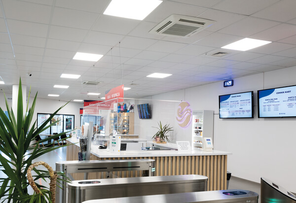 Zápustné svietidlá do steny: Ako fungujú a sú doma potrebné?