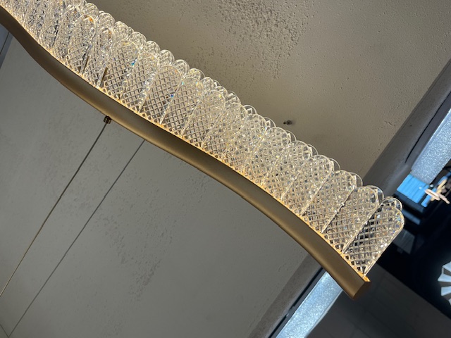 Štýlové novinky od Globo Lighting: hnedá, zlatá a šampanská vo svetle úspornej elegancie
