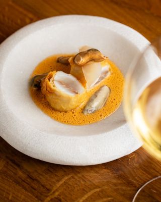 Mořské tapas v letošním zimním menu Mořský vlk Mořský vlk v křehké tempuře na tradičním katalánském suquetu, doplněný...