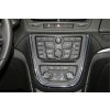 Opel Mokka interier s OEM autoradiem