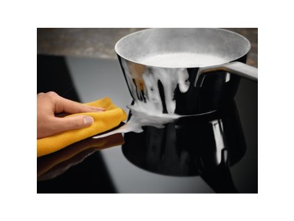 Electrolux LIL61424C Černá Vestavěné 60 cm Indukční varná deska se zónami 4 zóna/zón