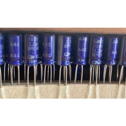 Kondenzátor 2,2µF 100V (100 ks)