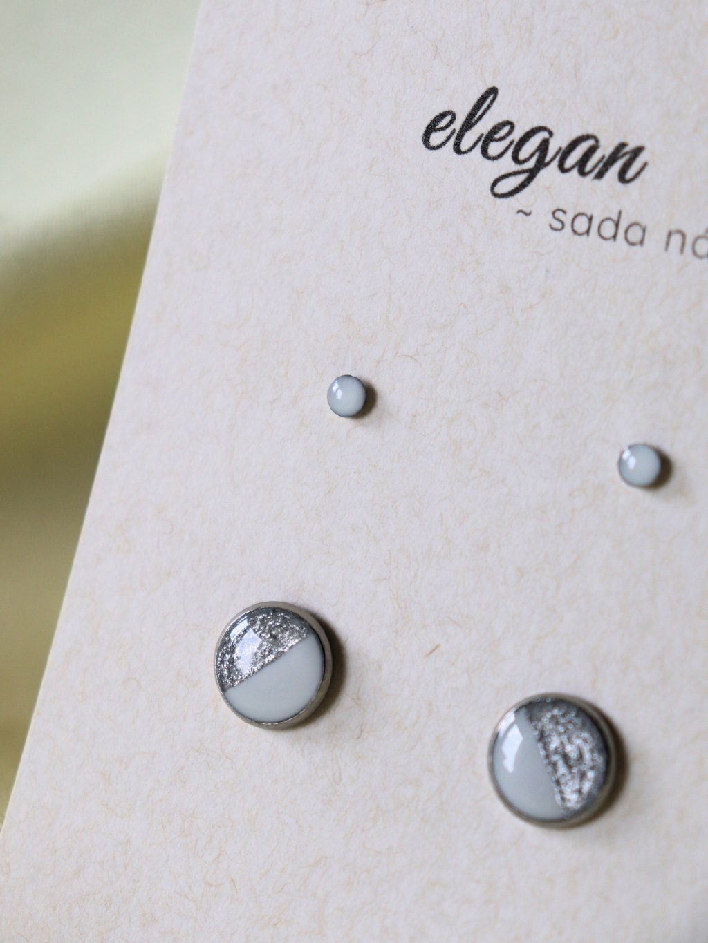 Sada náušnic - bílá a stříbrná půlená