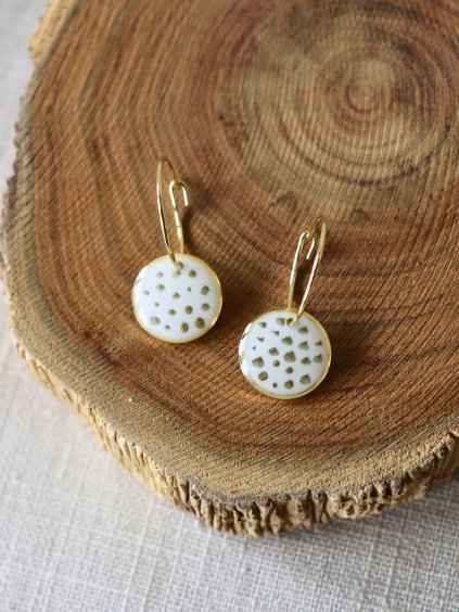 Malé visací náušnice - bílá a zlatá puntíky