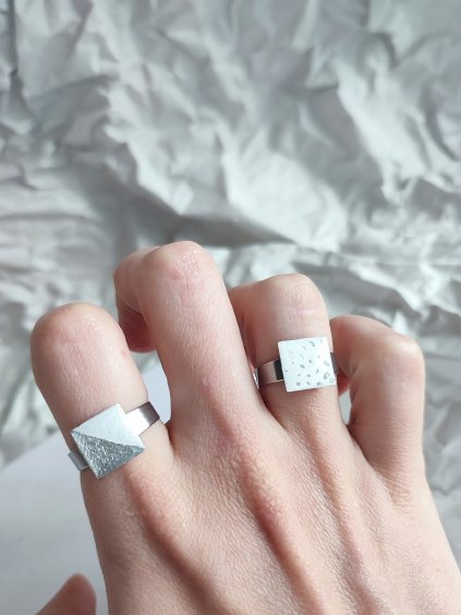 Prsten čtverec - bílý a stříbrný