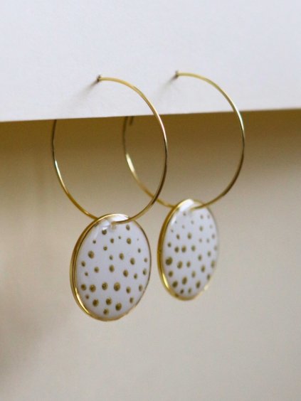 Velké visací náušnice - bílá a zlatá puntíky
