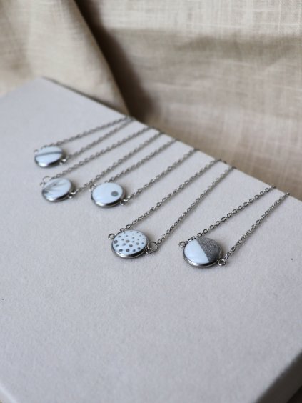 Náramek - bílá a stříbrná