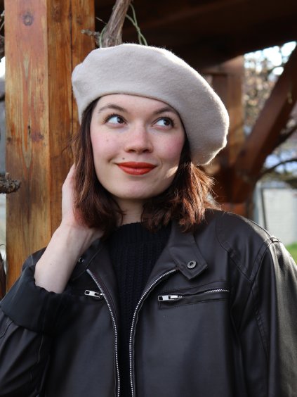 Oboustranný baret z bavlny - teplejší béžová